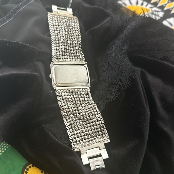 Chico’s Chain link Rhinestone Watch. - Picture 4 of 8